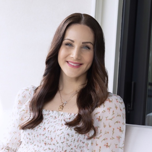 Meet your Posher, Andrea - Picture 1 of 1